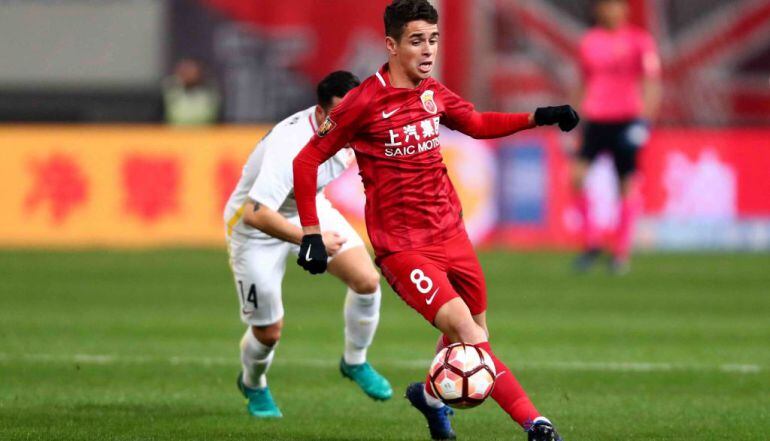 Oscar en uno de sus partidos en la liga china