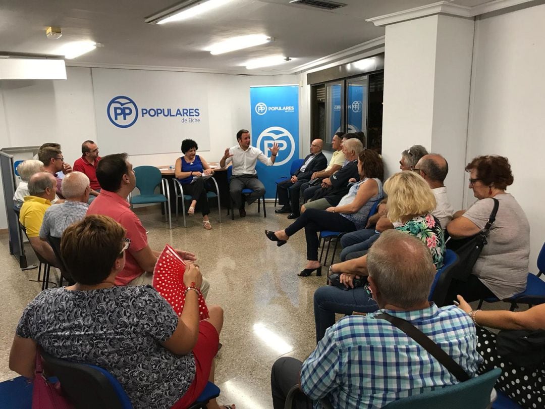 Reunión entre los alcaldes-pedáneos y los dirigentes del PP de Elche