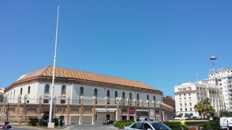 Mástil de la plaza de Sevilla