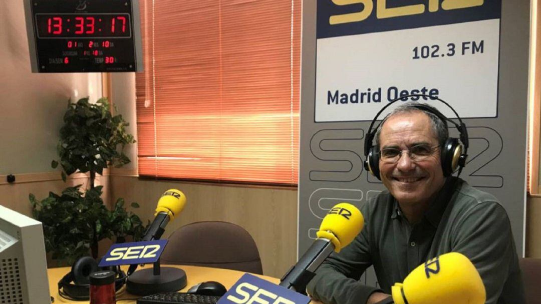 Foto de archivo del doctor Serrano en los estudios de SER Madrid Oeste