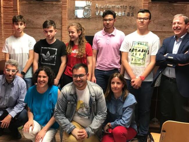 Parte del equipo del proyecto del globo sonda "Viñatélite"