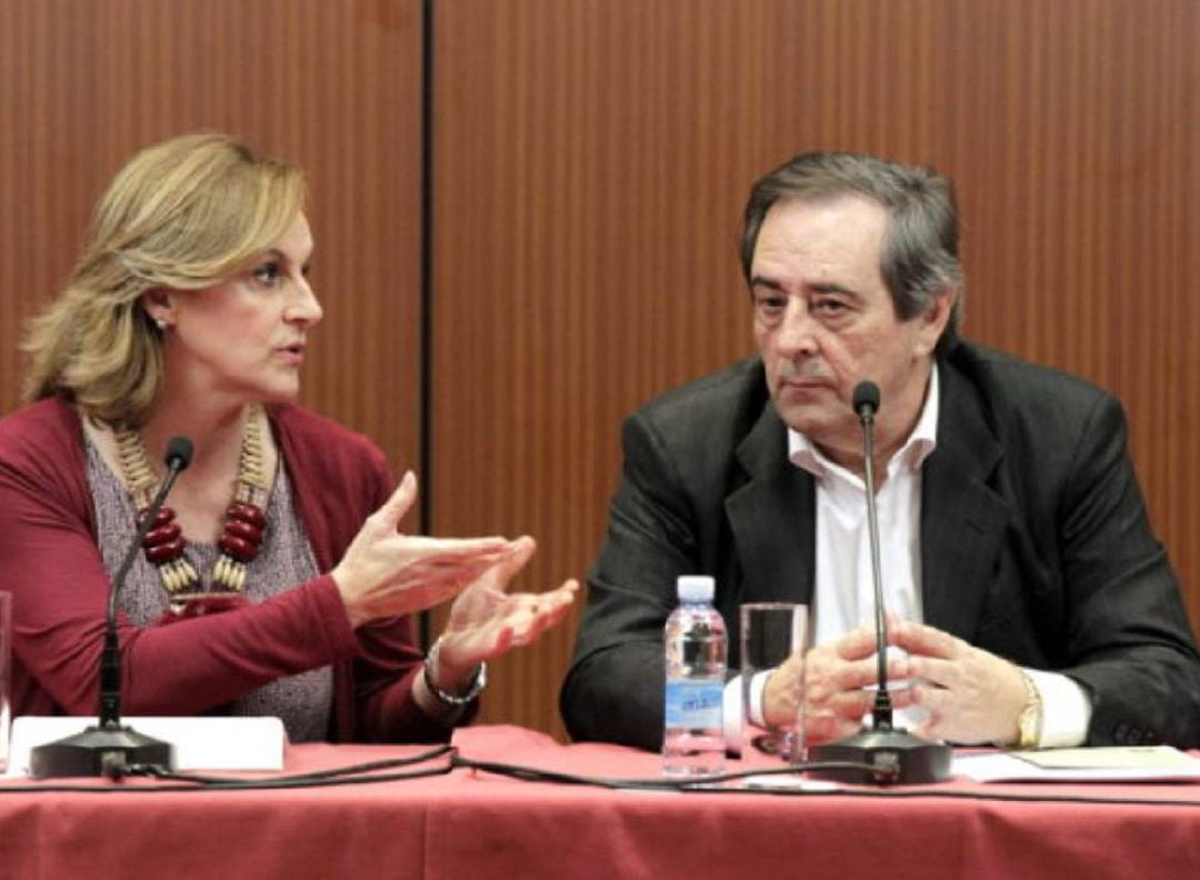 El alcalde de Gernka junto a la presidenta del BBB, Itxaso Atutxa