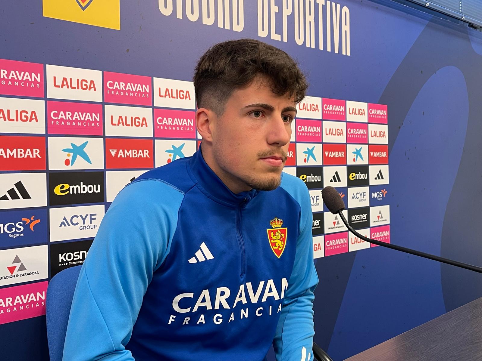 Adrián Liso, durante su primera rueda de prensa como jugador del primer equipo del Real Zaragoza