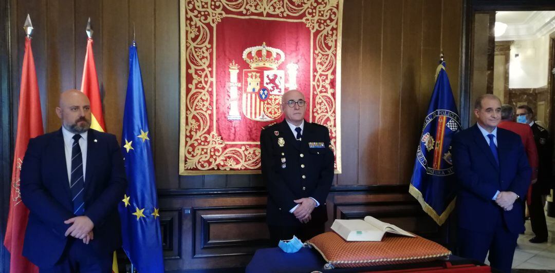 José Luis Arasti, delegado del Gobierno en Navarra; José María Borja, jefe superior de Policía de Navarra; y el director general de la Policía Nacional, Francisco Pardo 