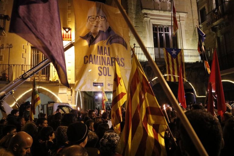 Concentración en el Ayuntamiento de Vic de apoyo a Joan Coma.