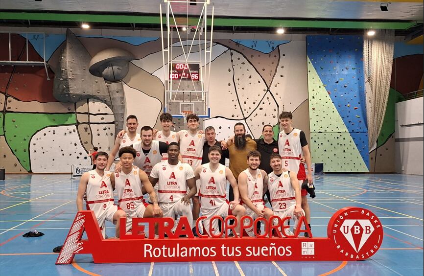 La plantilla de Letra Corpórea Barbastro celebró la victoria y la permanencia en la categoría