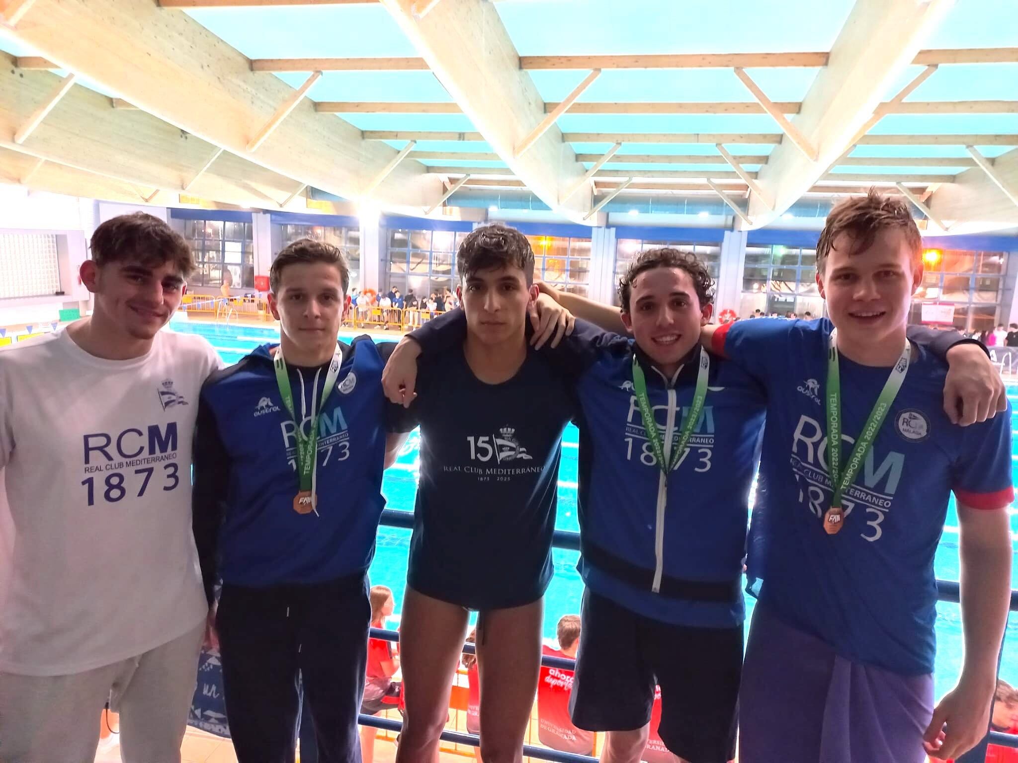 Los nadadores del Real Club Mediterráneo de Málaga triunfadores en el Campeonato de Andalucía junior de invierno en Torremolinos