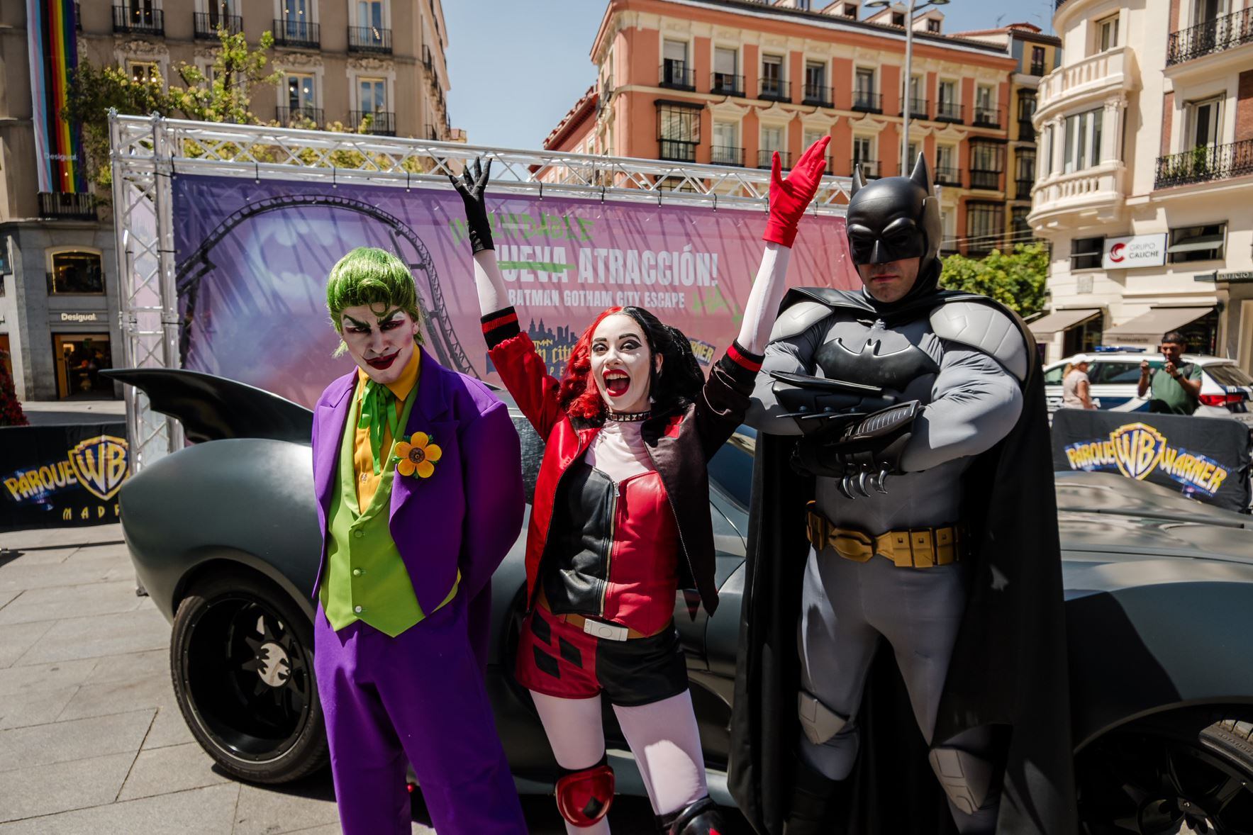 Batman, El Joker y Harley Quinn invaden la Plaza de Callao - Parque Warner Madrid