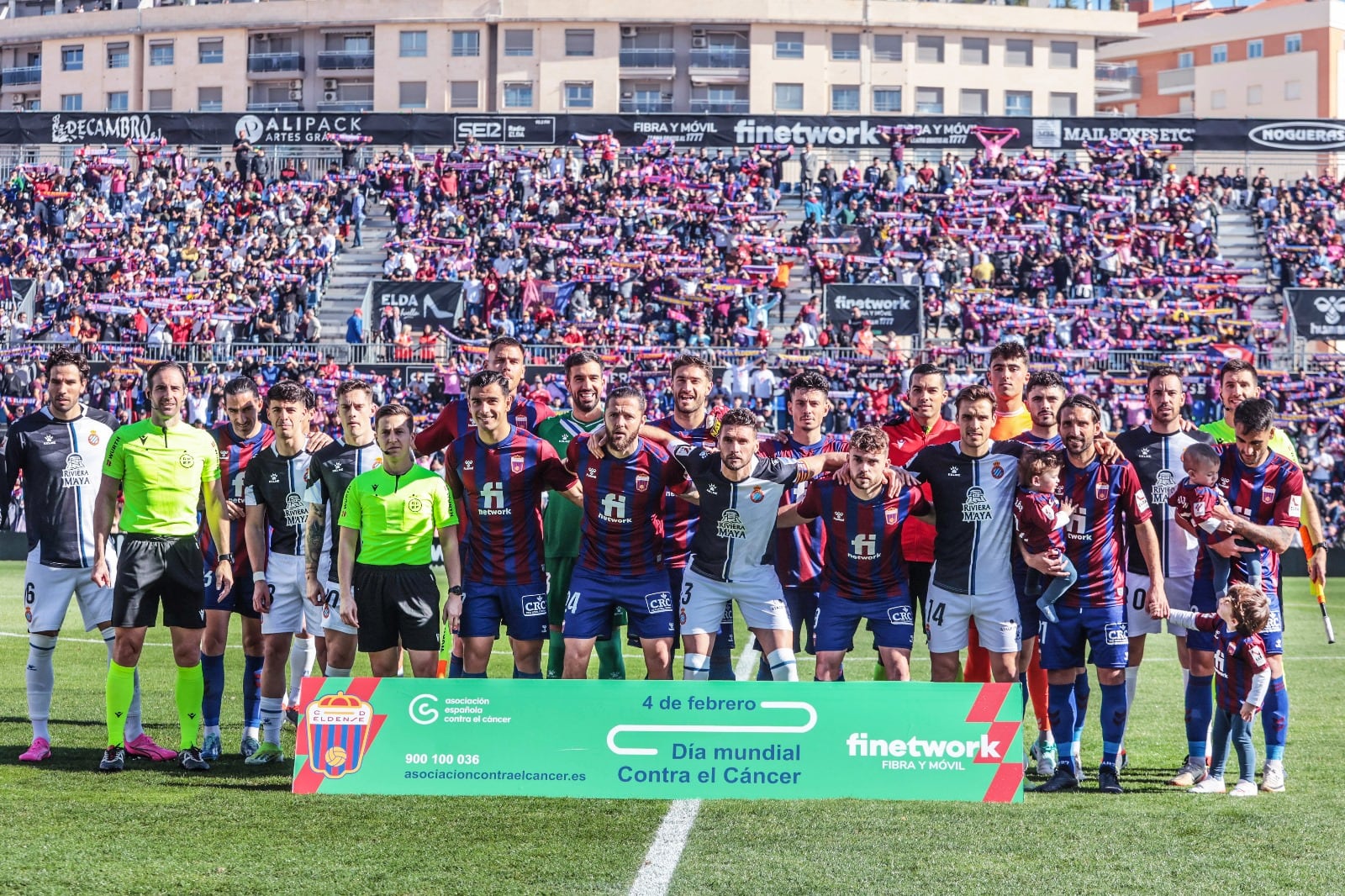 El C. D. Eldense y el R. C. D. Espanyol visibilizan el Día Mundial Contra el Cáncer