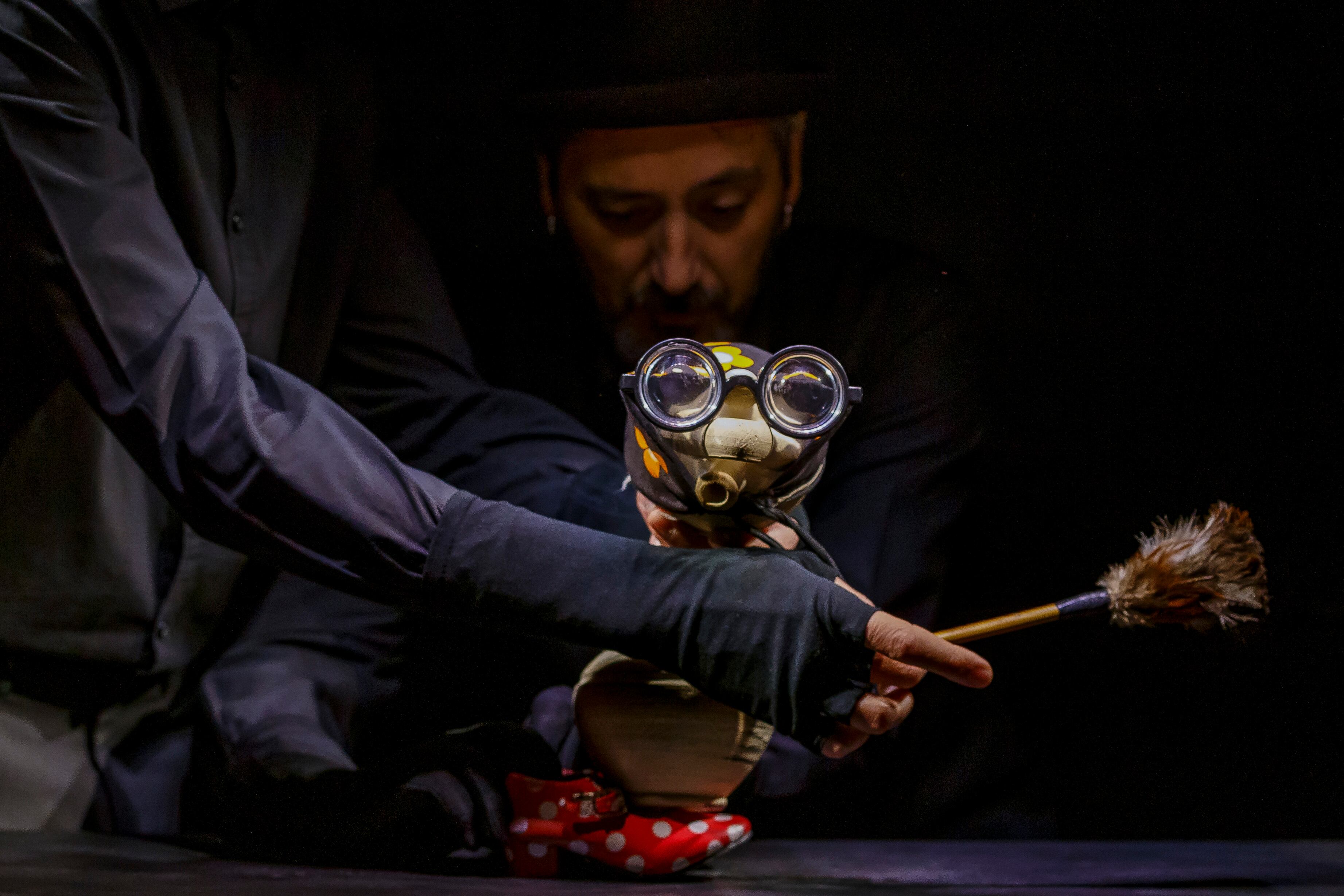 SEGOVIA, 15/05/2023.- Momento del montaje "Sie7e" de la compañía Ymedio Teatro, este lunes dentro de la última jornada de la 37 edición del festival internacional de títeres "Titirimundi" en Segovia. EFE/ Pablo Martín