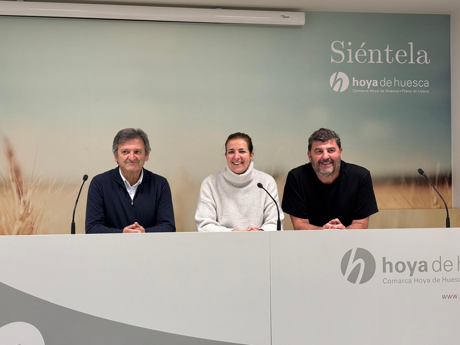 Carlos Ciria, alcalde de Lupiñén, Mónica Soler, presidenta de la Comarca de la Hoya y Pablo Valles, naturalista y educador ambiental