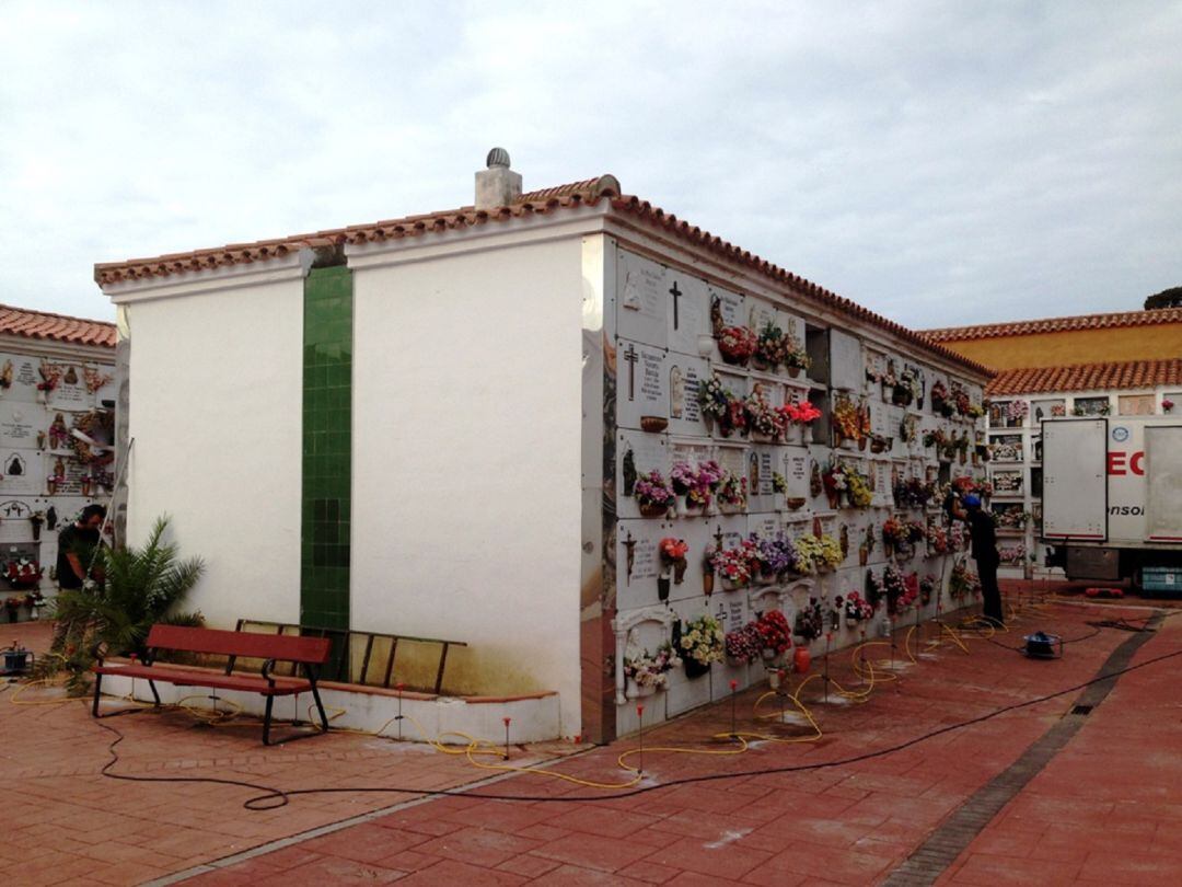 Trabajos en el Cementerio de La Línea.