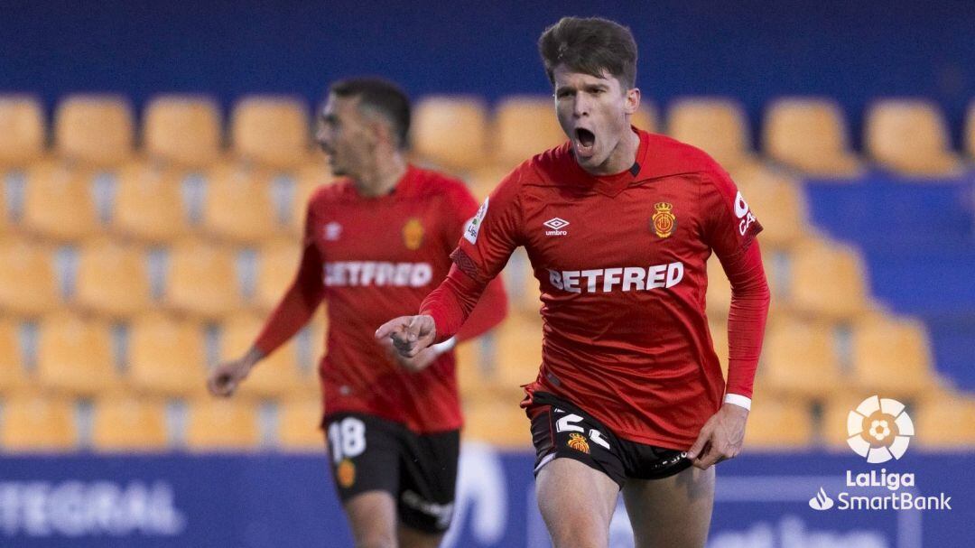 Marc Cardona celebra su gol frente al Alcorcón.