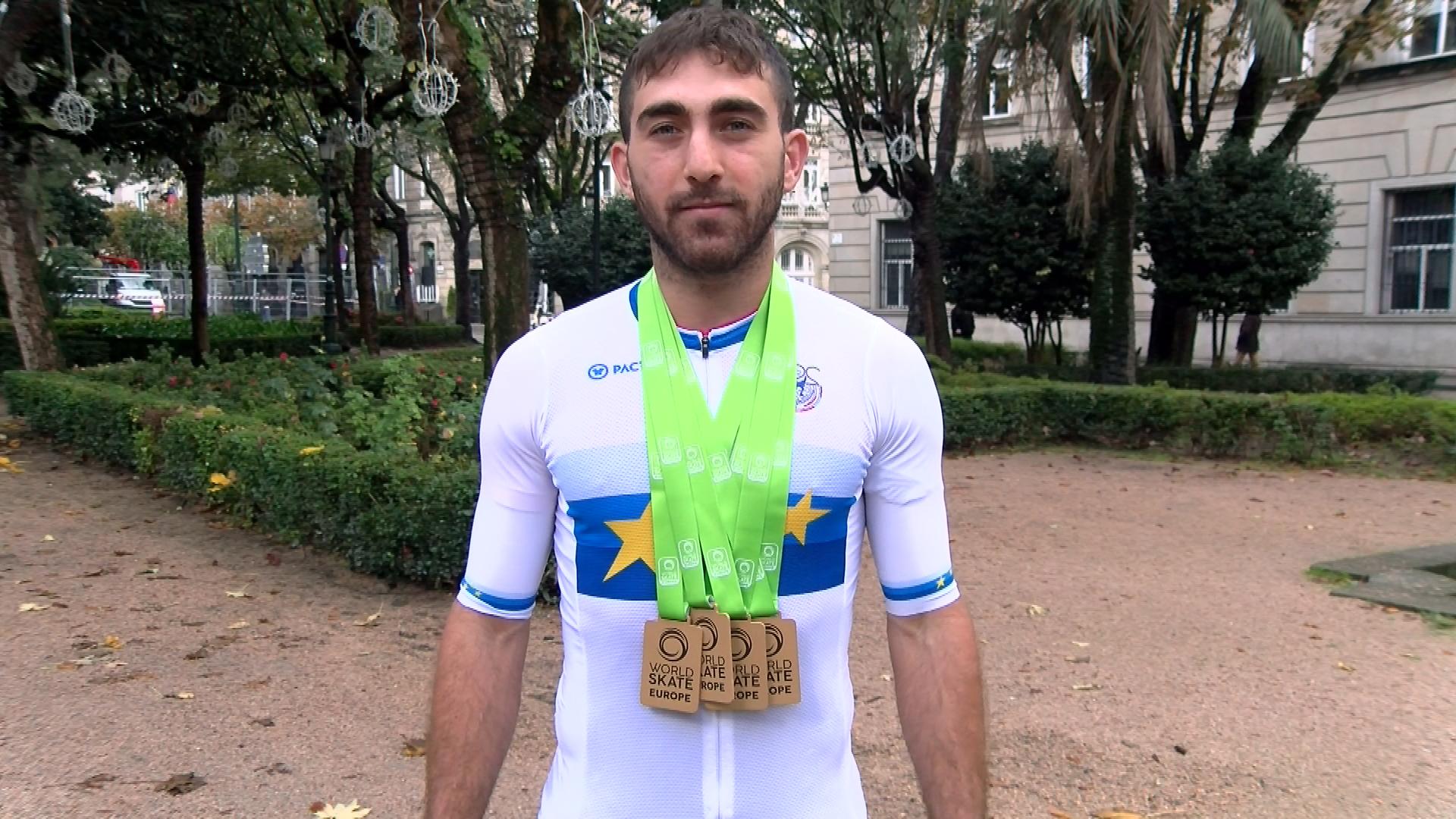 Chevy Guzmán con las medallas conseguidas en el Europeo