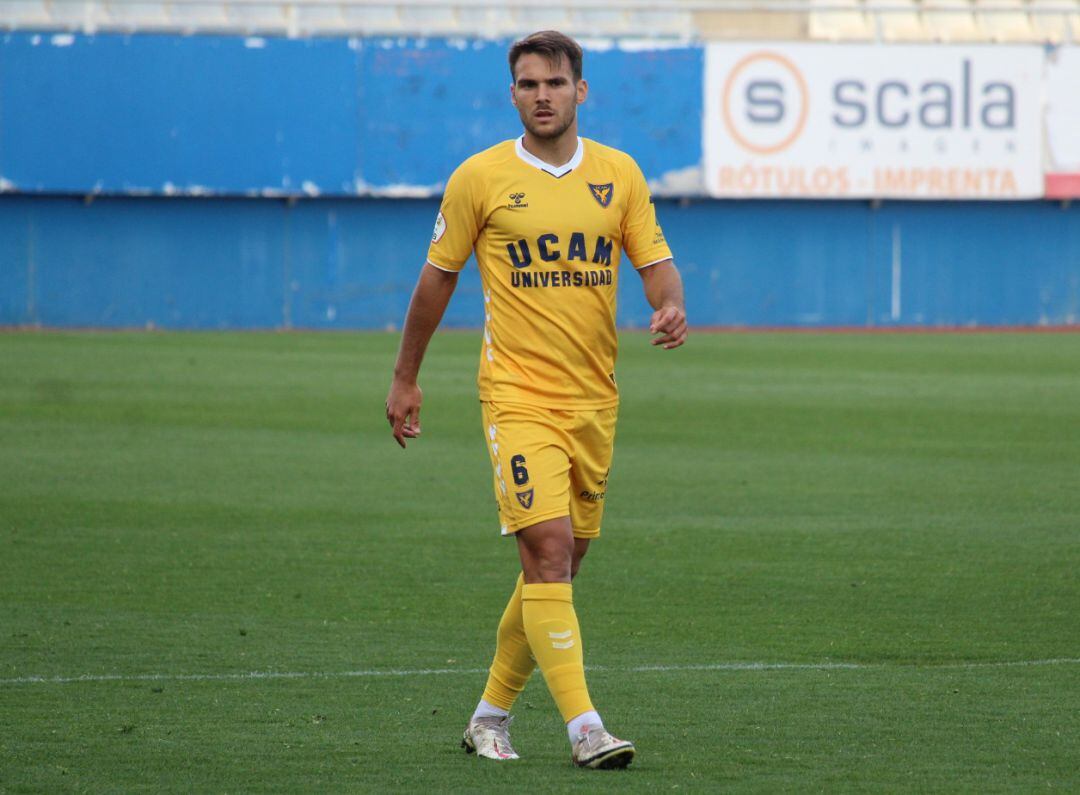 Tropi en el partido amistoso entre UCAM y Hércules