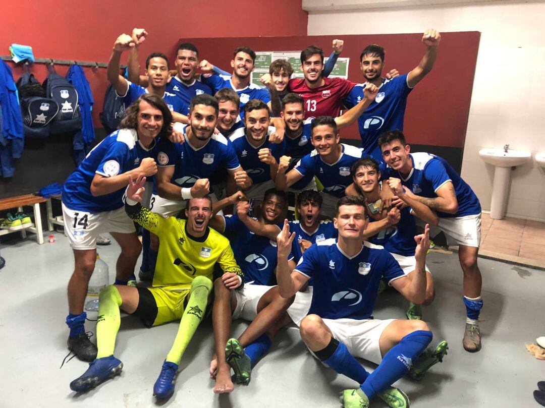 Los jugadores celebrando el último triunfo esta temporada