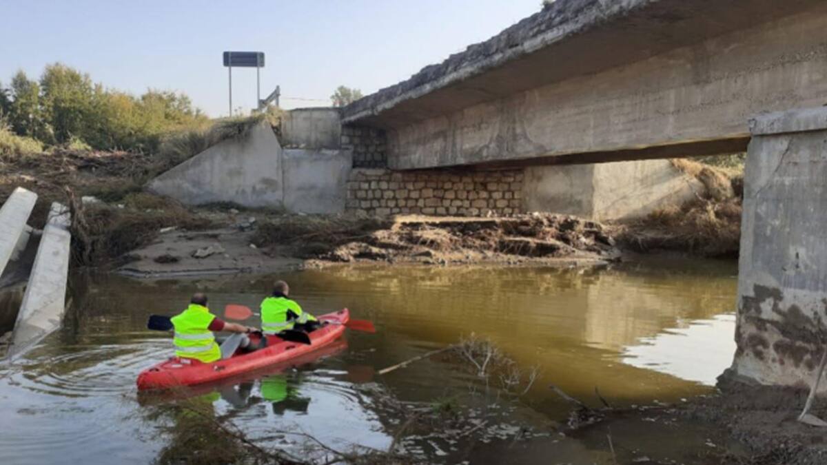 La Junta reconstruye ya el puente del río Baza pero no pone fecha para actuar en toda la A-4200