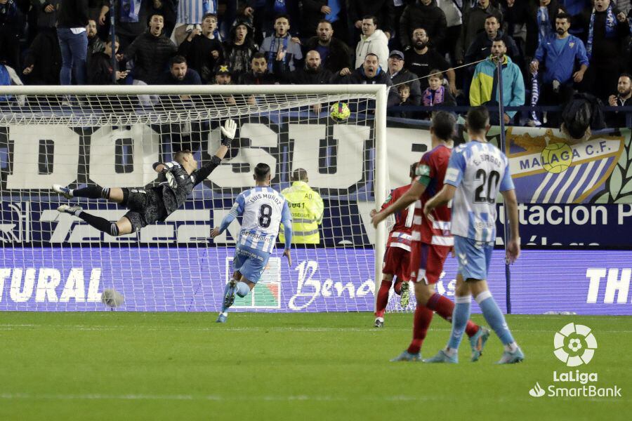 El delantero del Málaga Rubén Castro, consiguió un gran gol por la escuadra en el partido contra el Granada