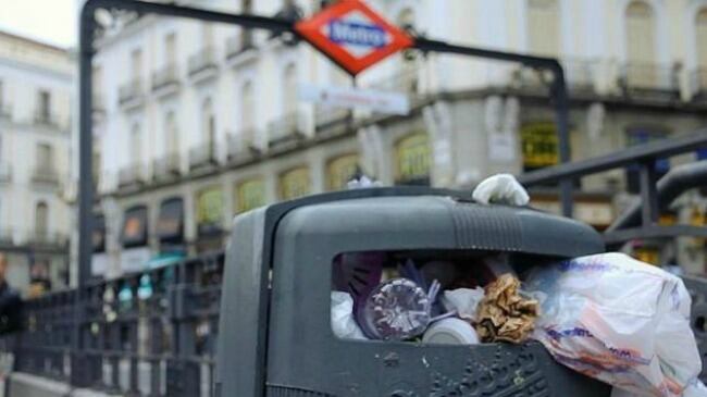 Continúa la huelga de basuras en la ciudad.