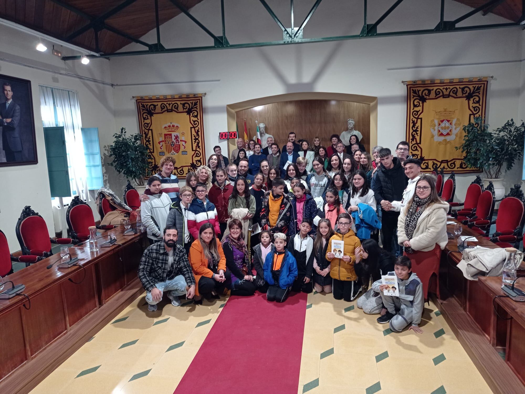 Pleno extraordinario con motivo del Día Mundial de la Infancia en Linares