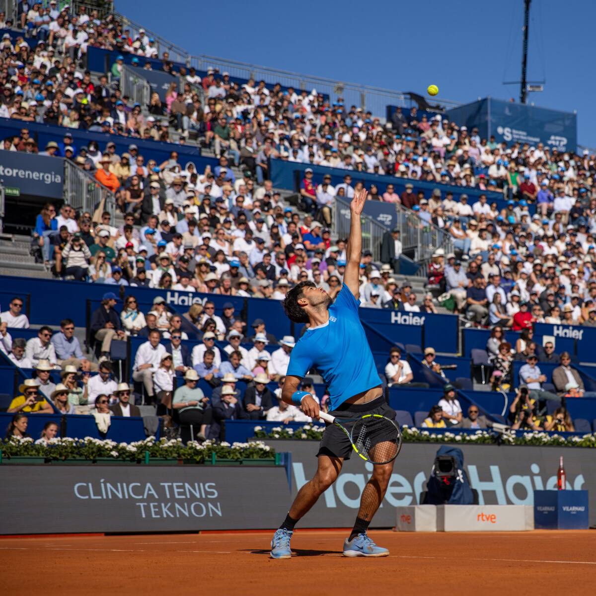 Alcaraz esquiva el susto y sufre para ganar en su debut en el Godó a Virtanen
