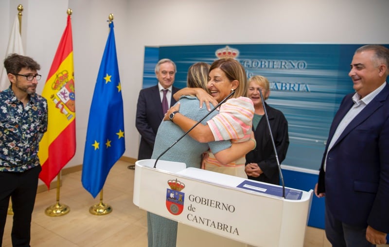 La presidenta de Cantabria, María José Sáenz de Buruaga, celebra la inclusión de Costa Quebrada en la red mundial de la UNESCO