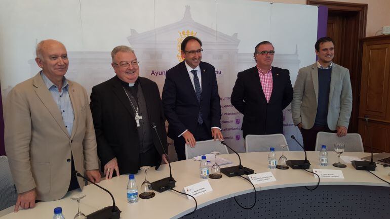 De izquierda a derecha: Javier Villafruela, Manuel Herrero, Alfonso Polanco, Ángel Martínez y Víctor Lafuente