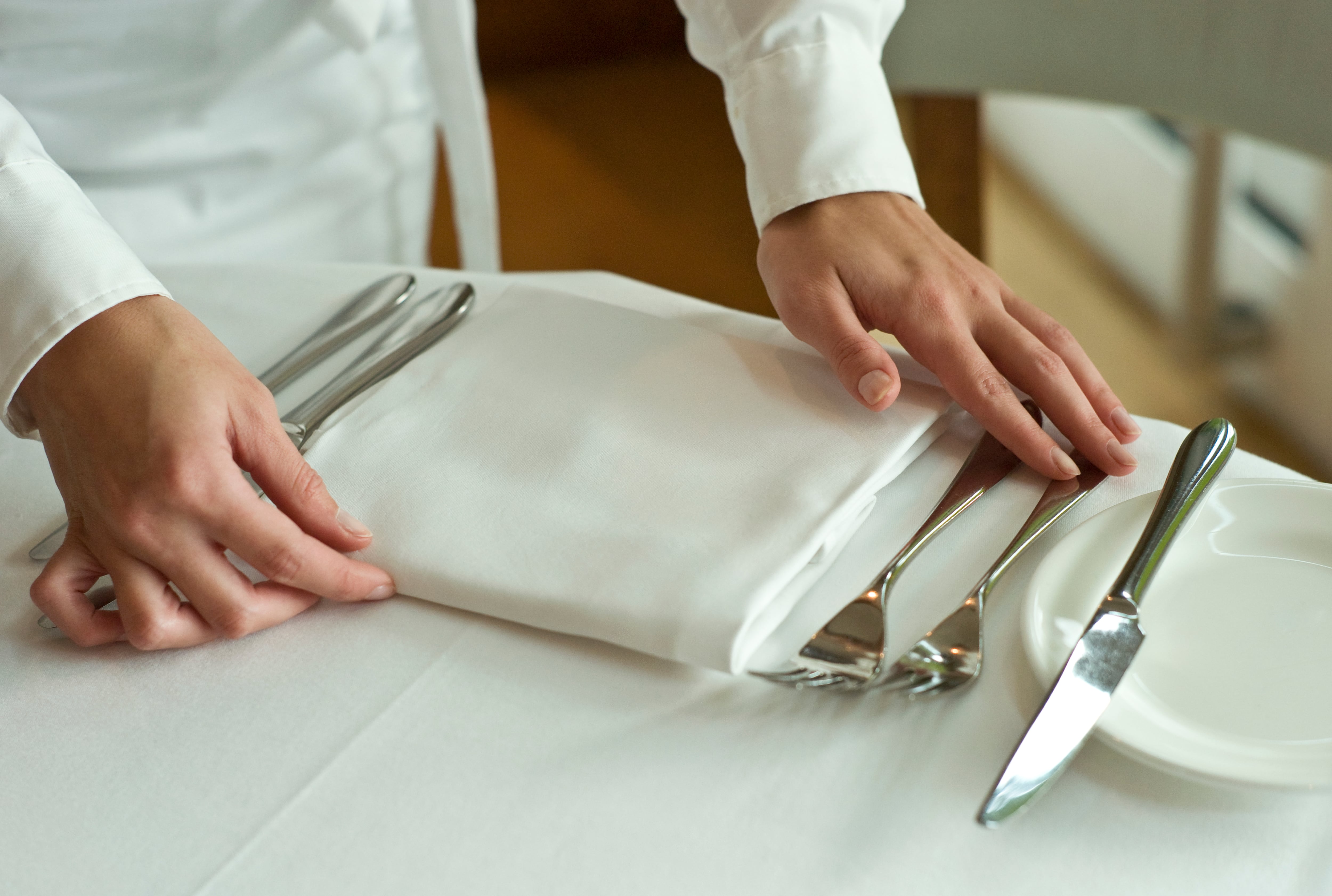 &quot;No son horas para llegar a un restaurante&quot;: la aplaudida respuesta del dueño de un local a un cliente molesto