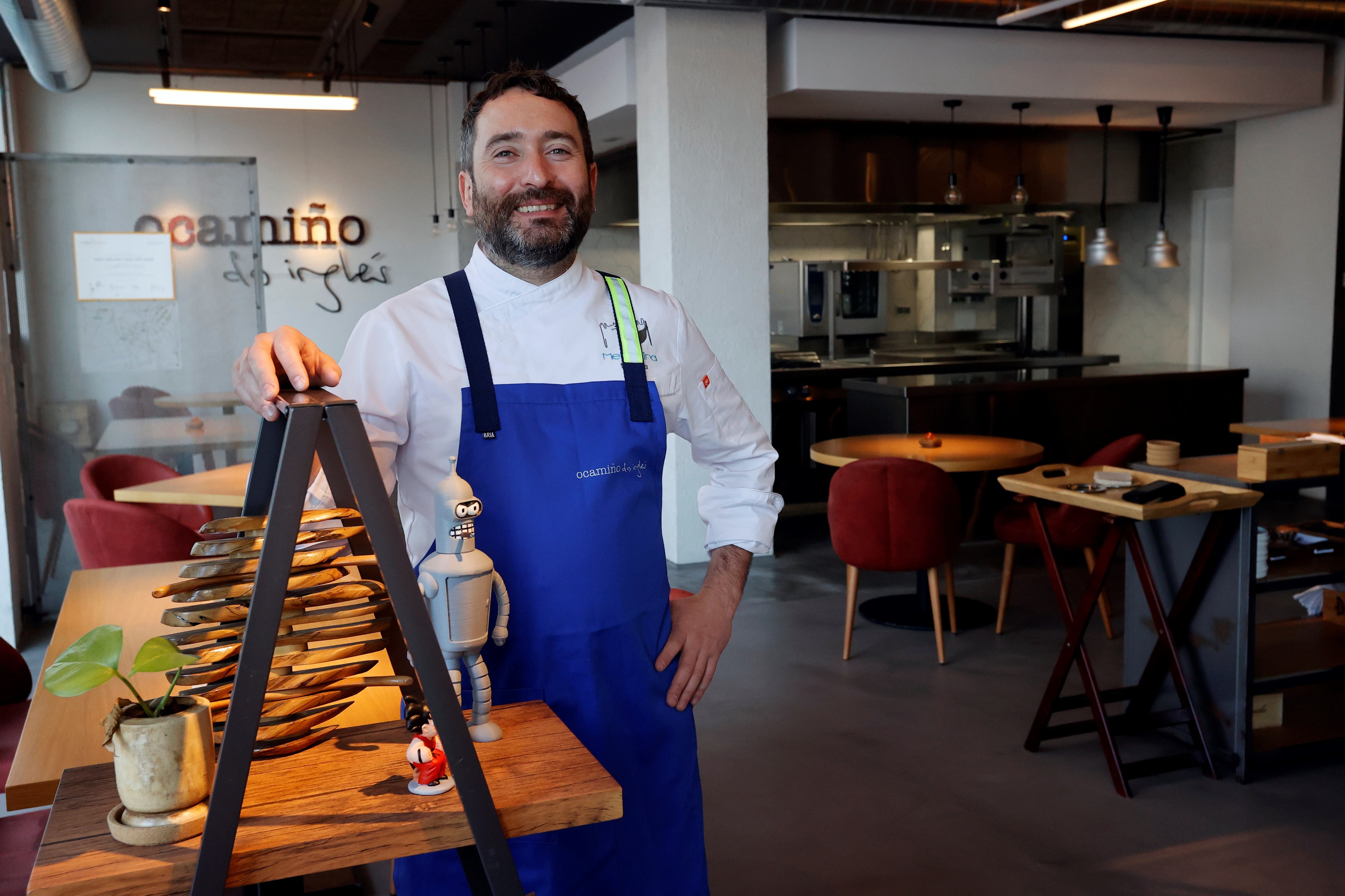 FERROL, 15/02/2022.- El cocinero Daniel López posa en el restaurante O Camiño do Inglés durante una entrevista mantenida con la Agencia EFE en Ferrol. EFE/ Kiko Delgado
