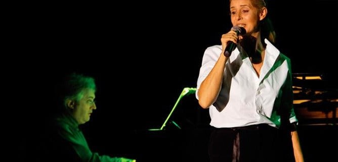 Una imatge de l'espectacle de Vicky Peña amb el pianista Jordi Camell