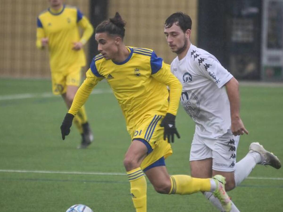 El Algeciras incorpora al mediapunta francés Yannis Lembezat