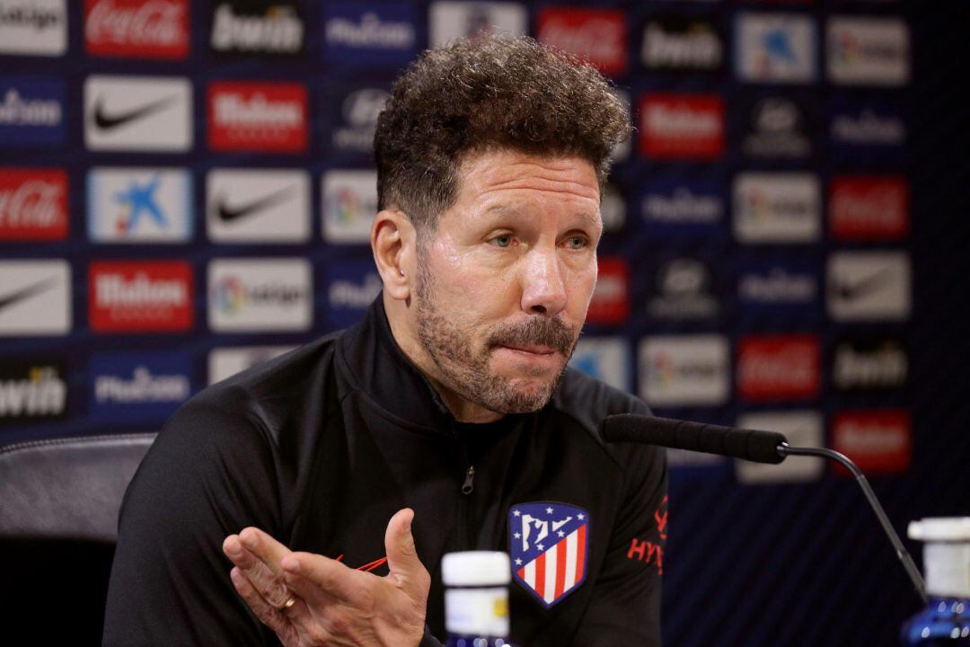 El entrenador argentino del Atlético de Madridd, Diego Pablo Simeone, durante la rueda de prensa que ofreció tras el entrenamiento del equipo colchonero este sábado en la Ciudad Deportiva.