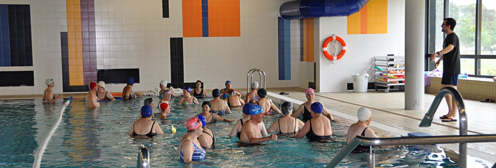 Cursos deportivos municipales en la piscinia de Huesca