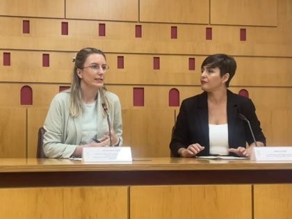 María Nanclares, concejala de promoción económica, empleo comercio y turismo y Rocío Vitero, portavoz del grupo municipal EH Bildu Gasteiz