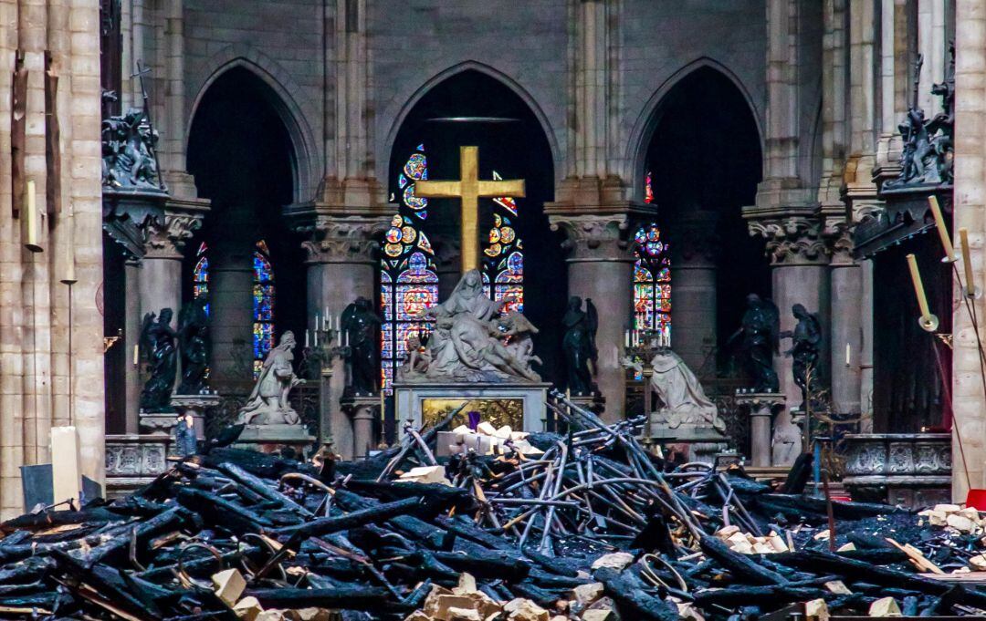 Así está el interior de la catedral de Notre Dame tras el incendio