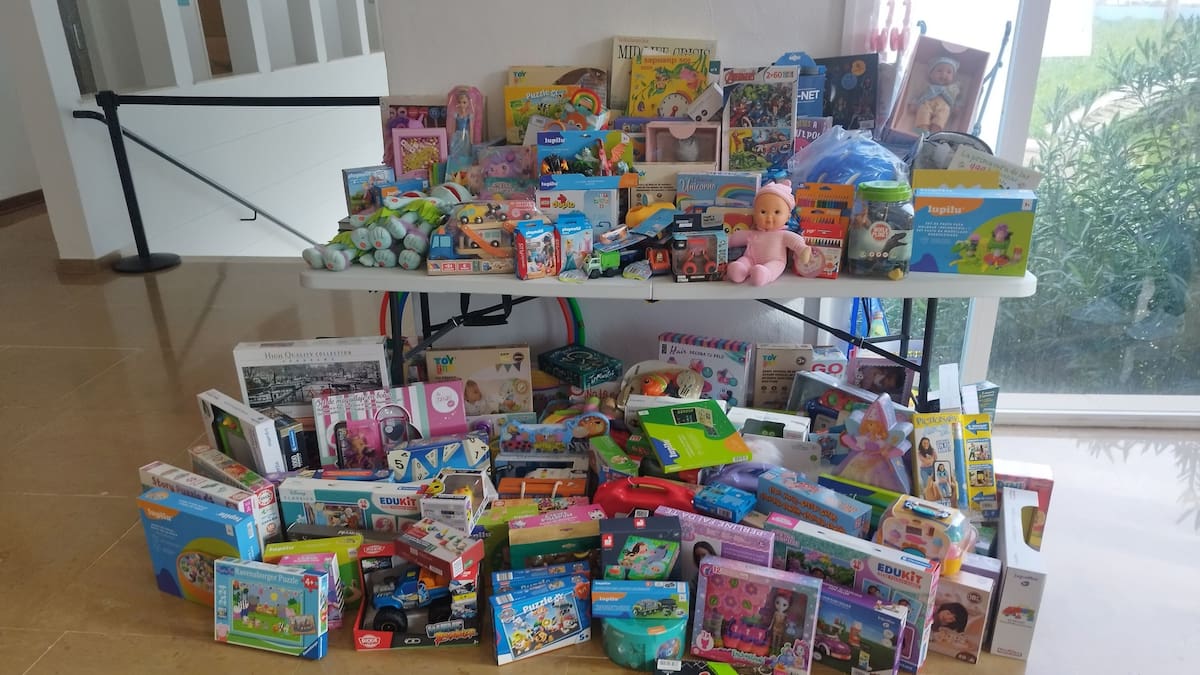 La campanya "Por la sonrisa de un niño" aconsegueix més de 700 joguines que es repartiran durant la propera Nit de Reis