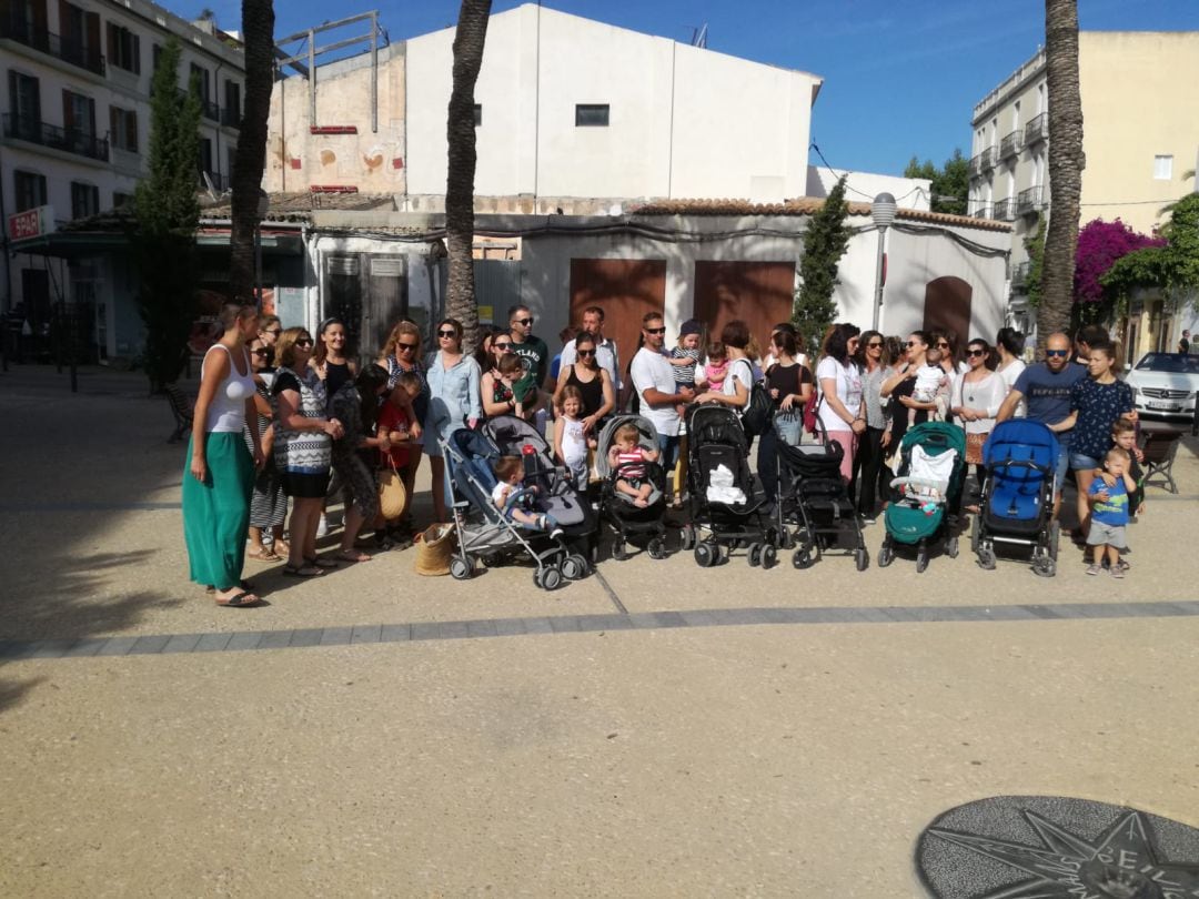 Las educadoras de 0 a 3 años protestan en la Plaza del Parque.