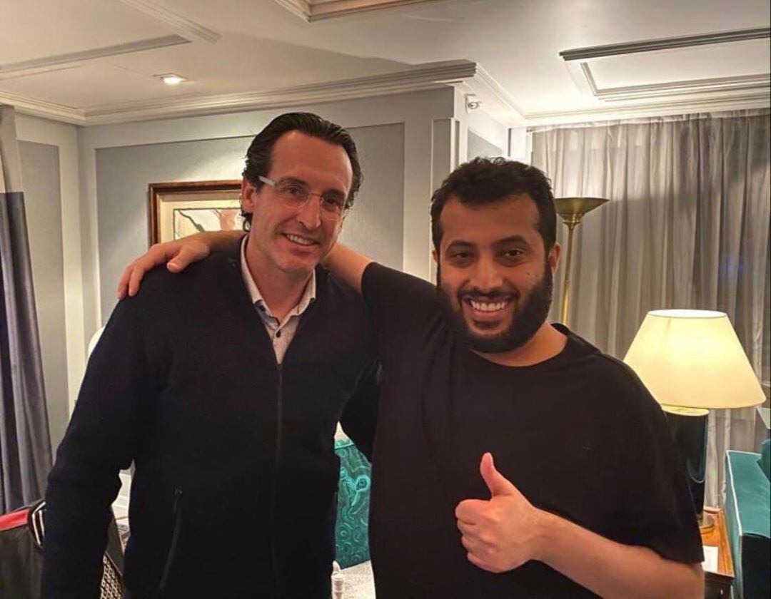 Unai Emery con el presidente del Almería Turki Al-Sheikh.