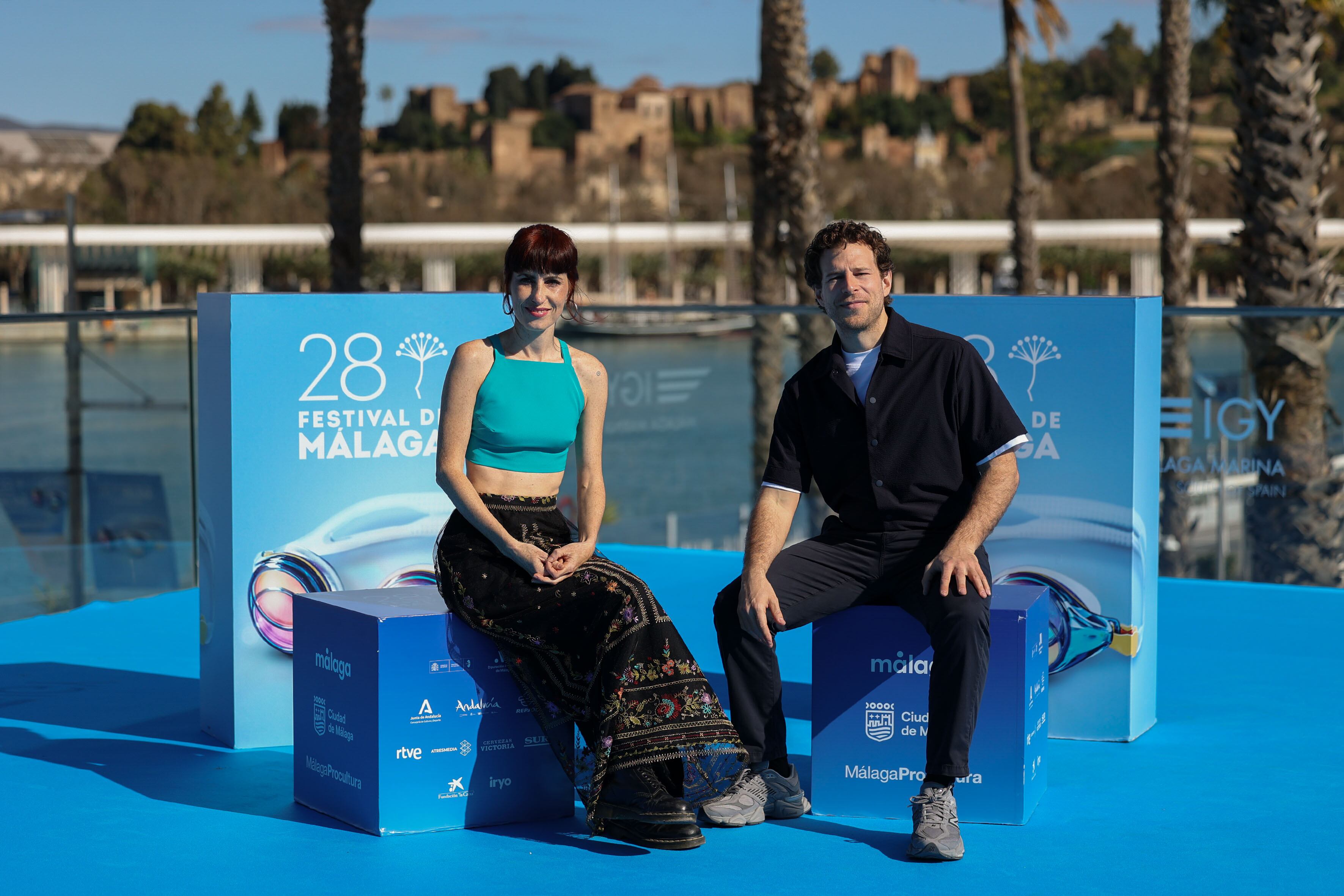 La actriz Miriam Garlo y el actor Álvaro Cervantes durante la presentación de la película Sorda en el Festival de Málaga 2025. EFE/Daniel Pérez