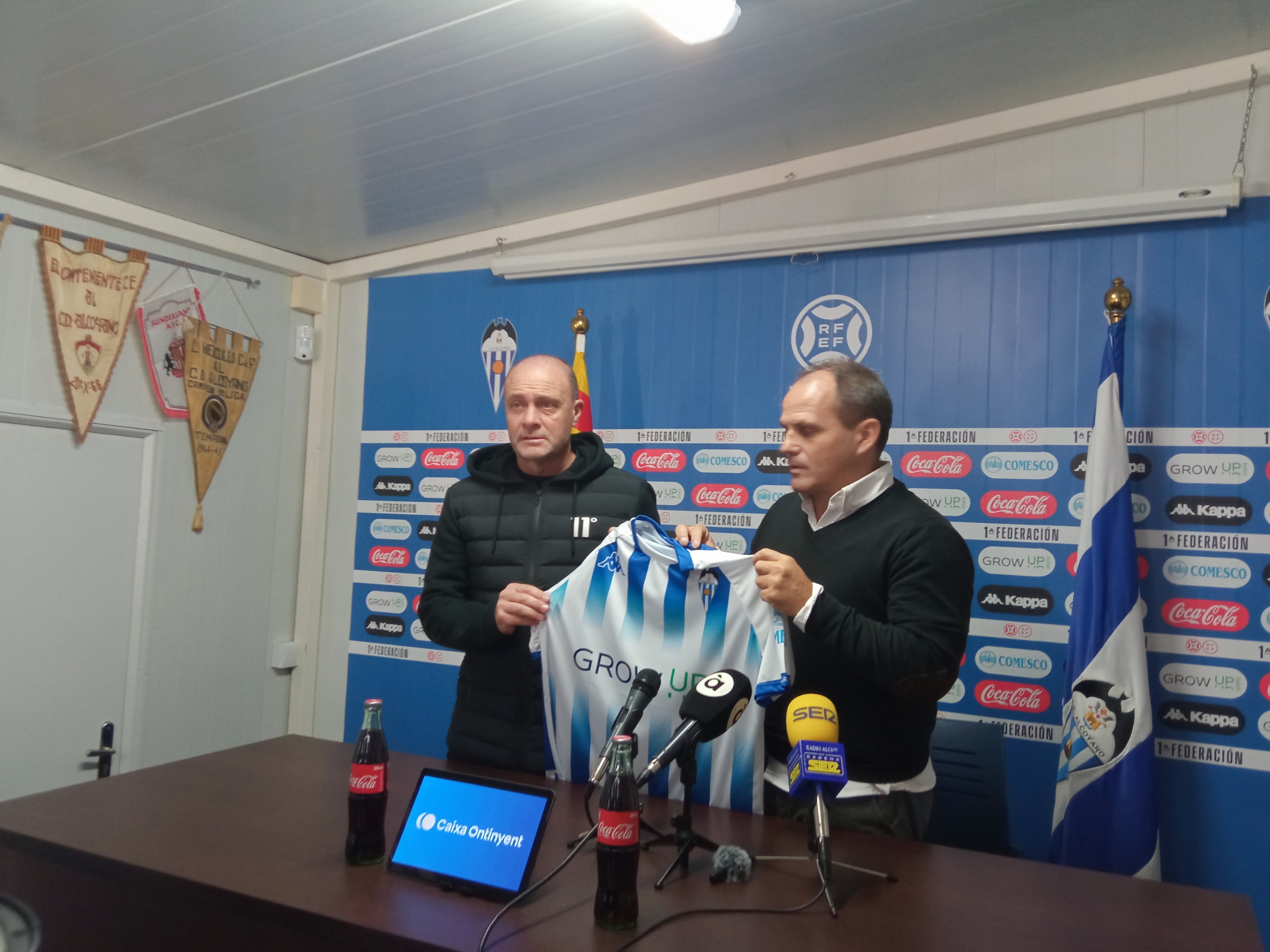 Presentación de Vicente Mir como nuevo entrenador del Alcoyano