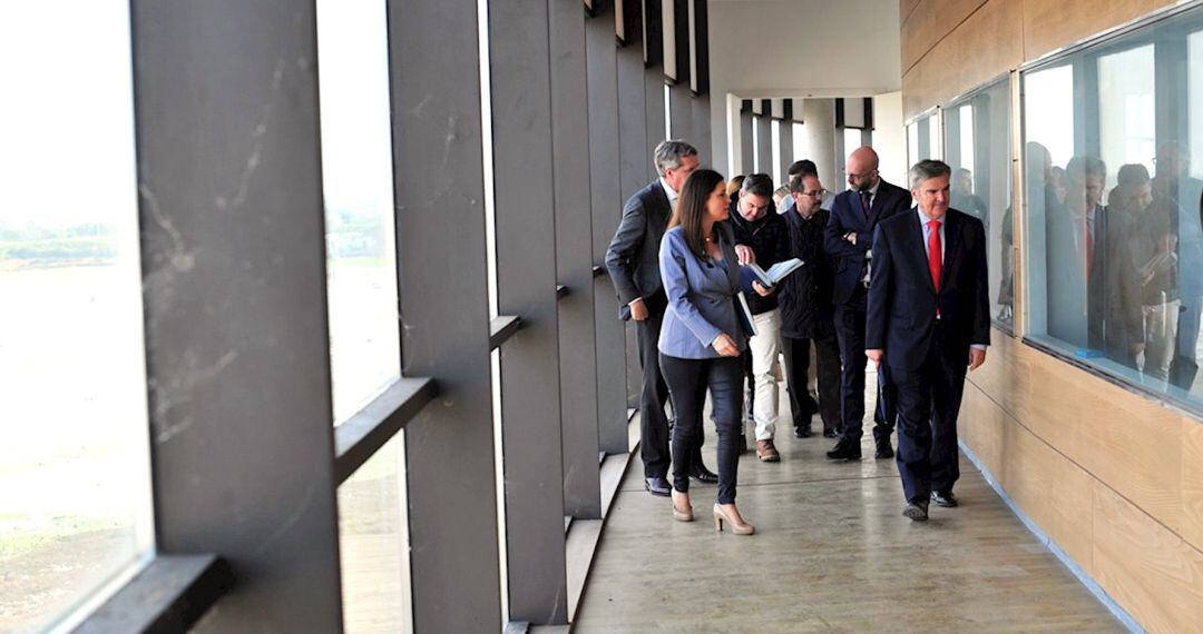 Delegaciones del Ayuntamiento y Navantia visitan el centro