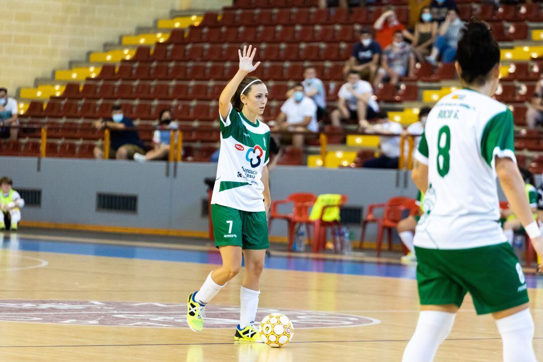Laura Fernández en un partido.