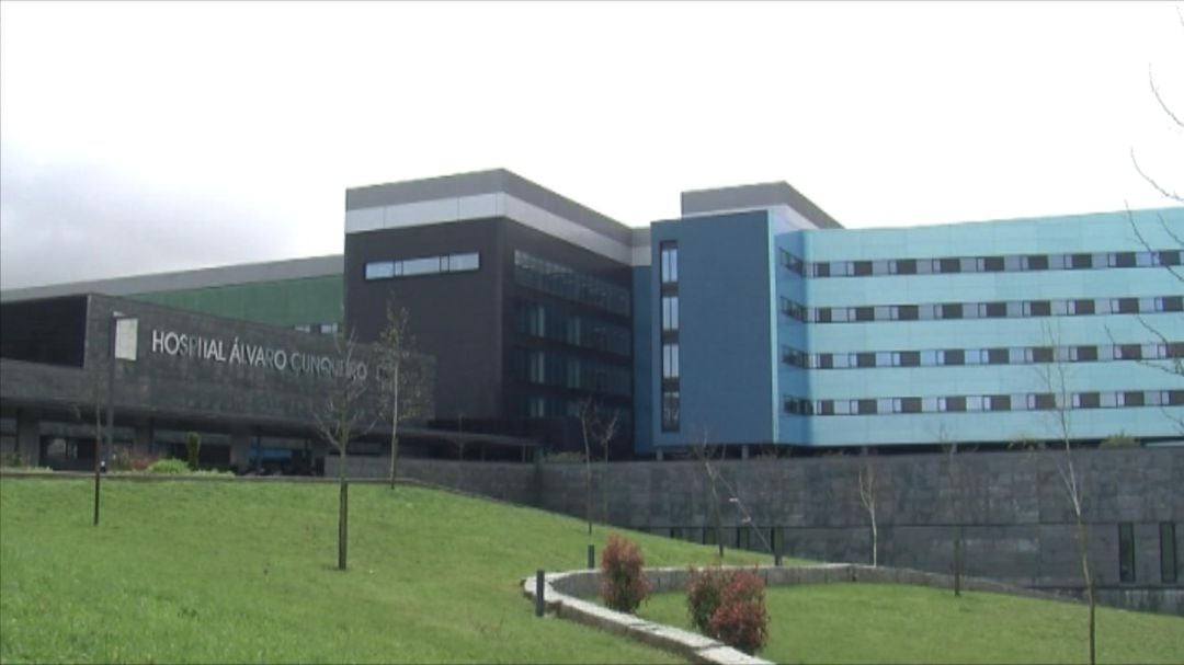 Entrada principal del hospital Álvaro Cunqueiro