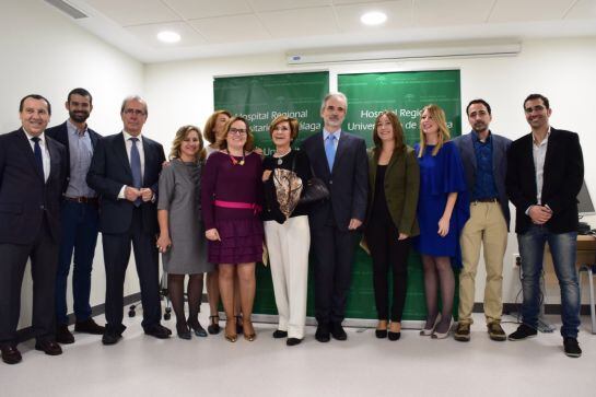 El consejero de Salud, Aquilino Alonso, junto a todos los galardonados en los Premios "Luis Portero"