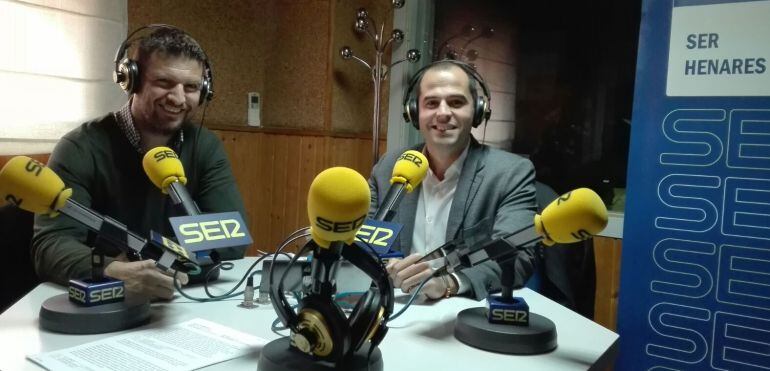 El portavoz de Ciudadanos en la Asamblea de Madrid, Ignacio Aguado, junto al diputado alcalaíno Roberto Núñez en el estudio de SER Henares 