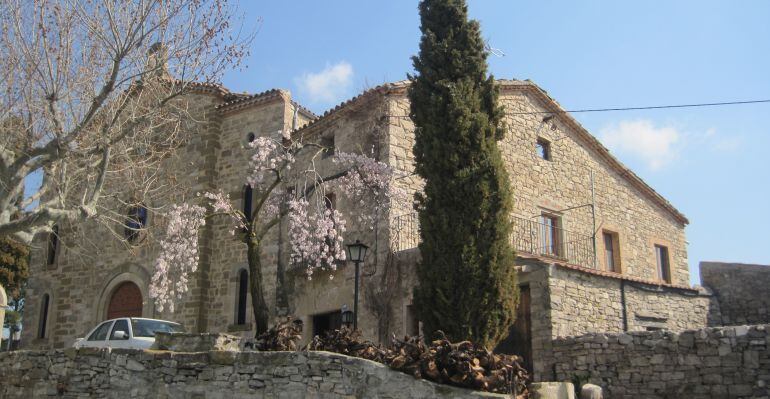 Imatge de l'antiga rectoria de Granyena de Segarra que el Bisbat ha cedit a l'associació per destinar-la a casa d'acollida per a persones sense sostre.