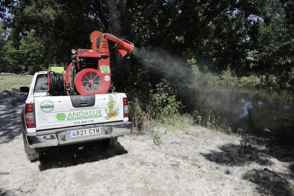 La campaña de fumigación ha comenzado en la ribera del Manzanares