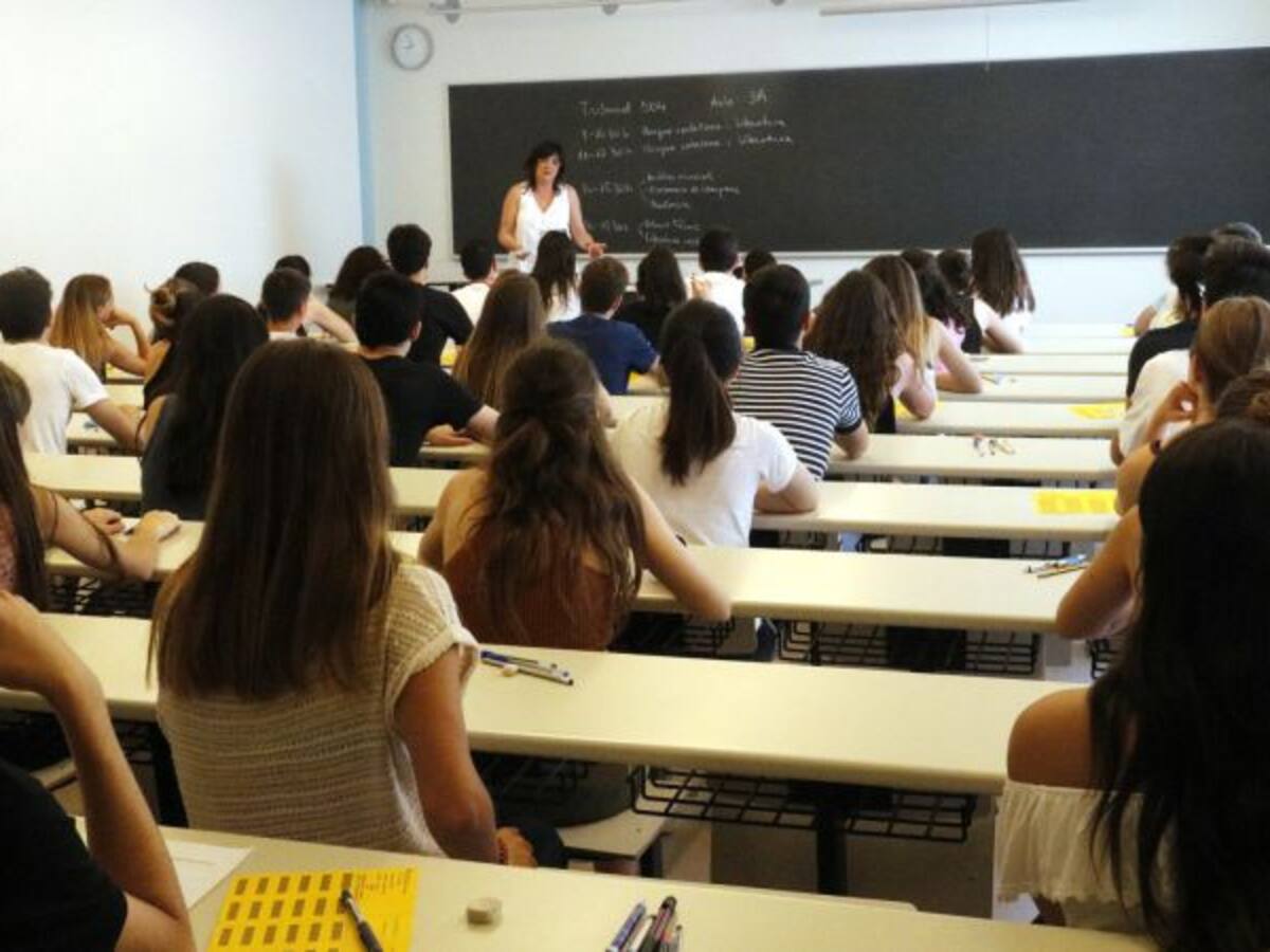 Castilla-La Mancha, la única comunidad que no paga a sus profesores interinos en verano