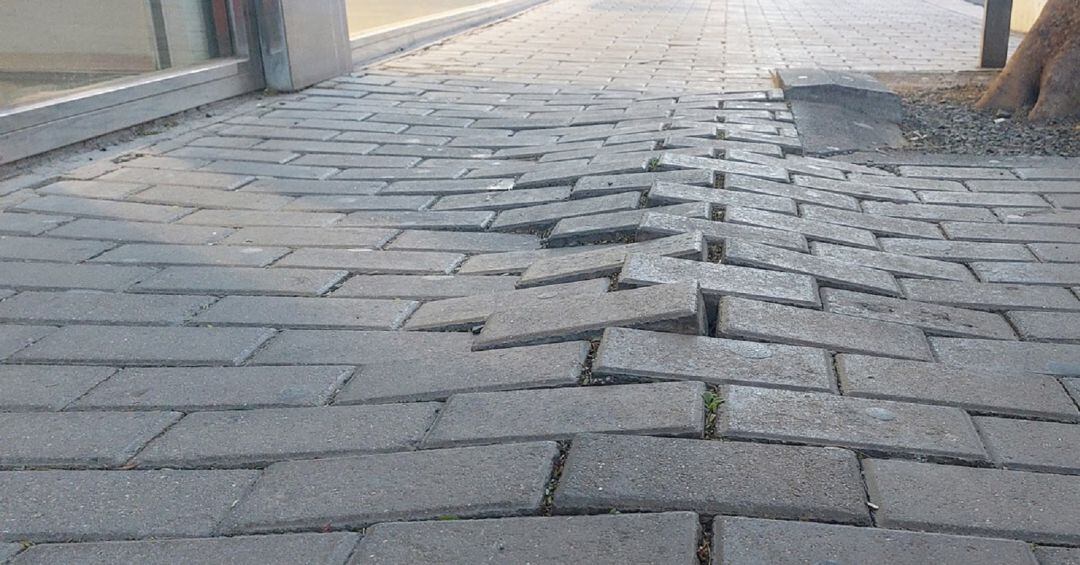 Una de las calles en mal estado de Arrecife.