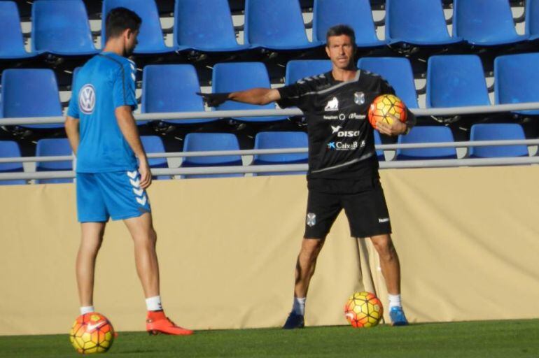 El técnico declaró que &quot;pone la mano en el fuego por cualquiera de sus jugadores en lo que a su profesionalidad se refiere&quot;